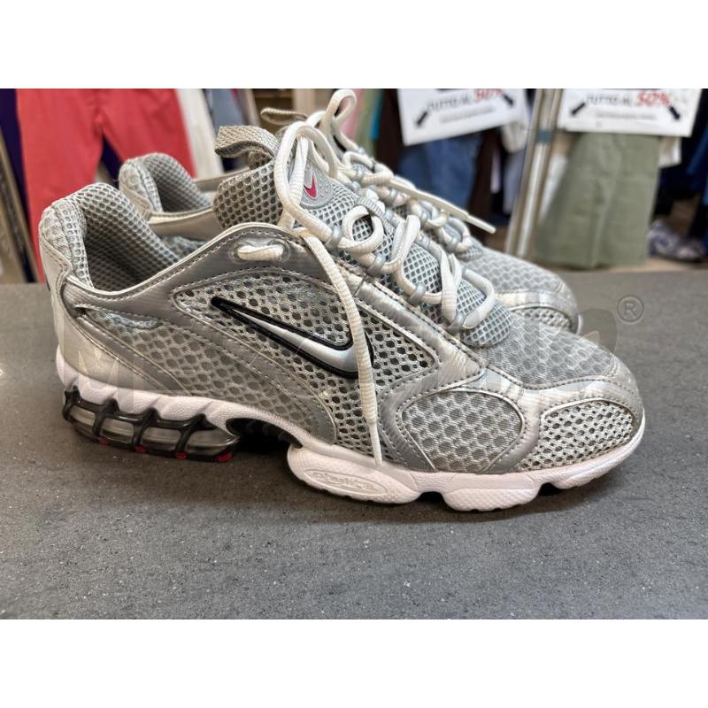 SCARPE UOMO NIKE SILVER TRAFORATO | Mercatino dell'Usato Acerra 1