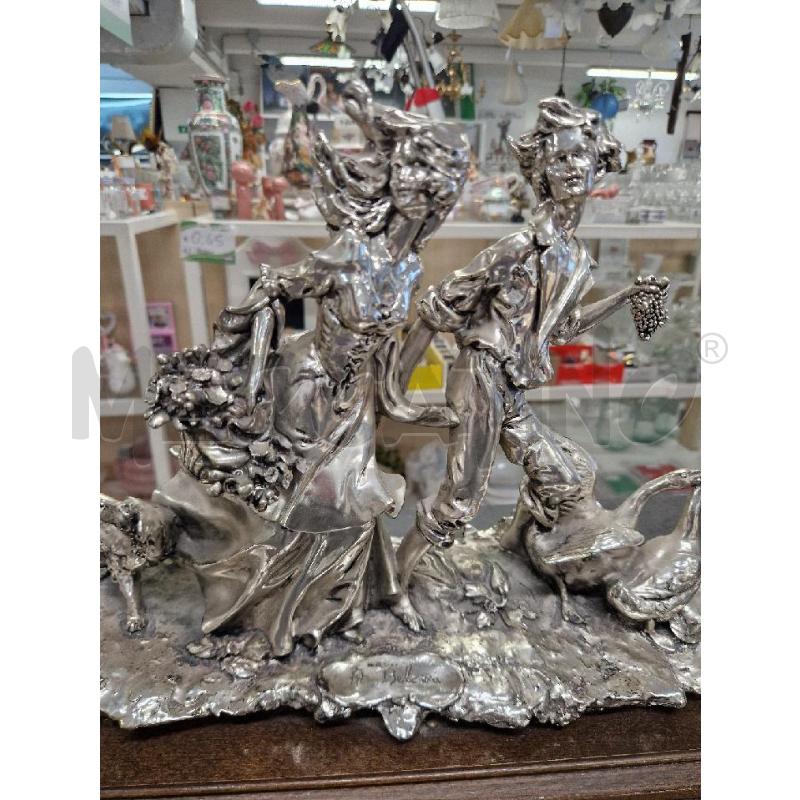 STATUA 2 PERSONE OCHE | Mercatino dell'Usato Acerra 2