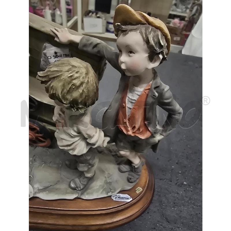 STATUA ANZIANO BAMBINI CARRETTO | Mercatino dell'Usato Acerra 2