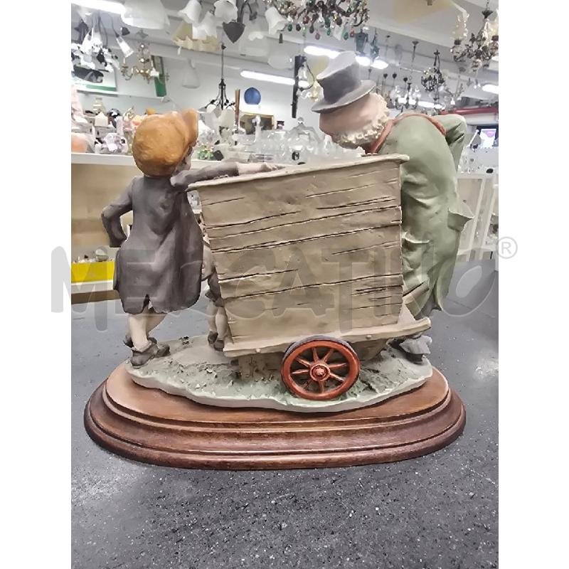 STATUA ANZIANO BAMBINI CARRETTO | Mercatino dell'Usato Acerra 3
