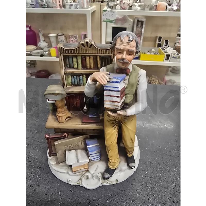 STATUA ANZIANO LIBRERIA | Mercatino dell'Usato Acerra 1