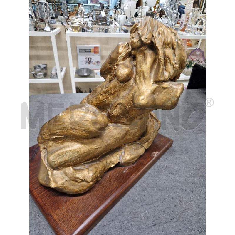STATUA BACIO TRA UOMO E DONNA DORATA CRETA  | Mercatino dell'Usato Acerra 2
