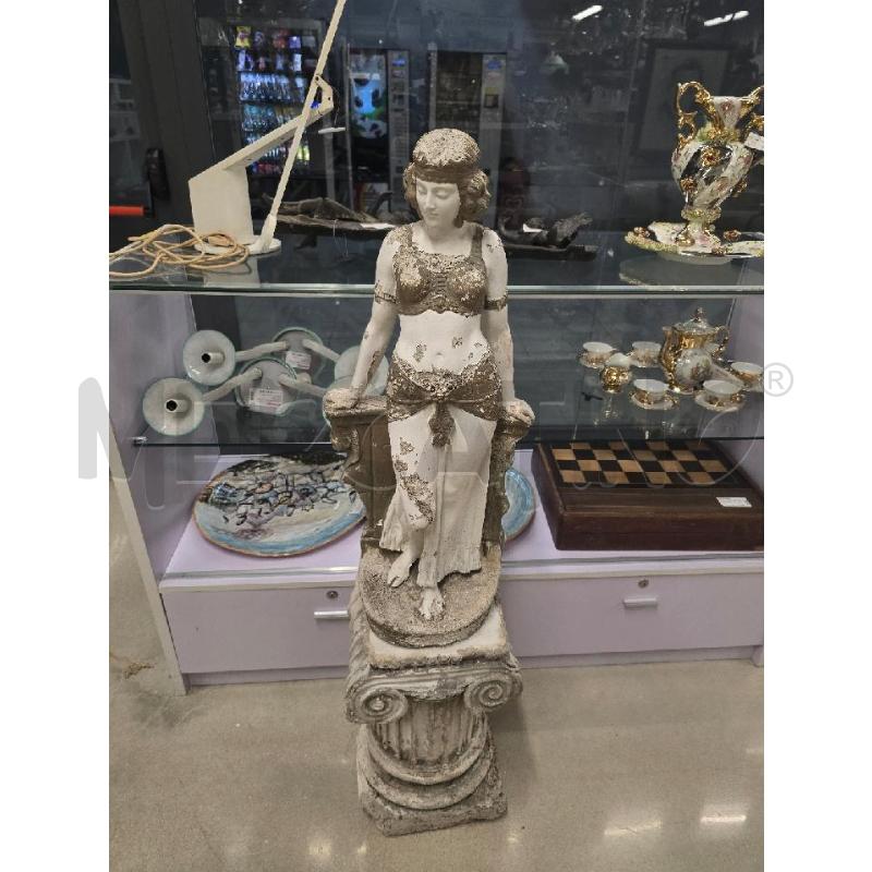 STATUA DONNA CON BASE BIANCA  | Mercatino dell'Usato Acerra 1