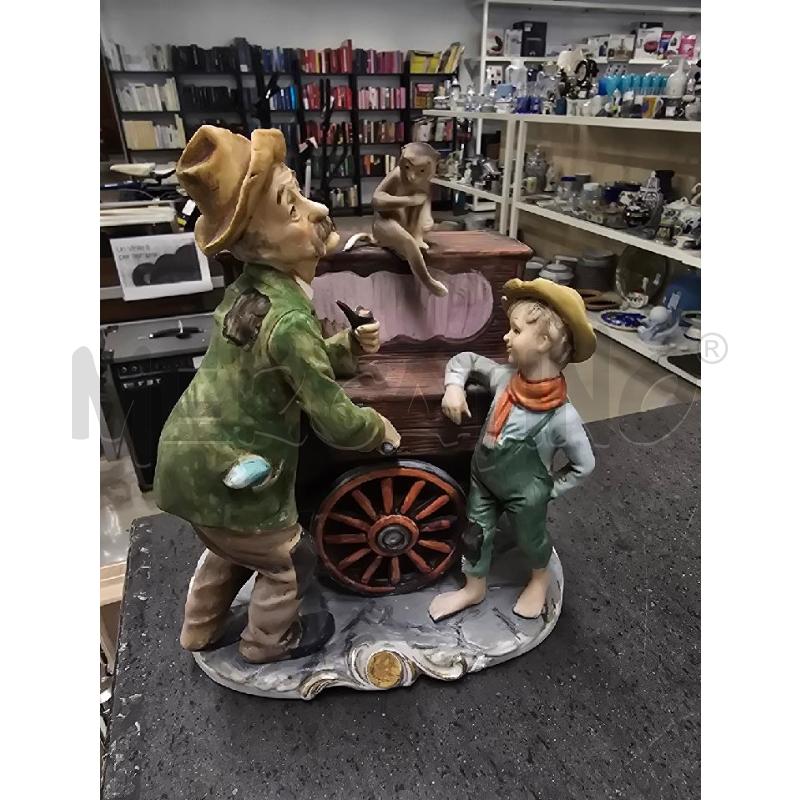STATUA DUE PERSONE CARRO GATTINO | Mercatino dell'Usato Acerra 1