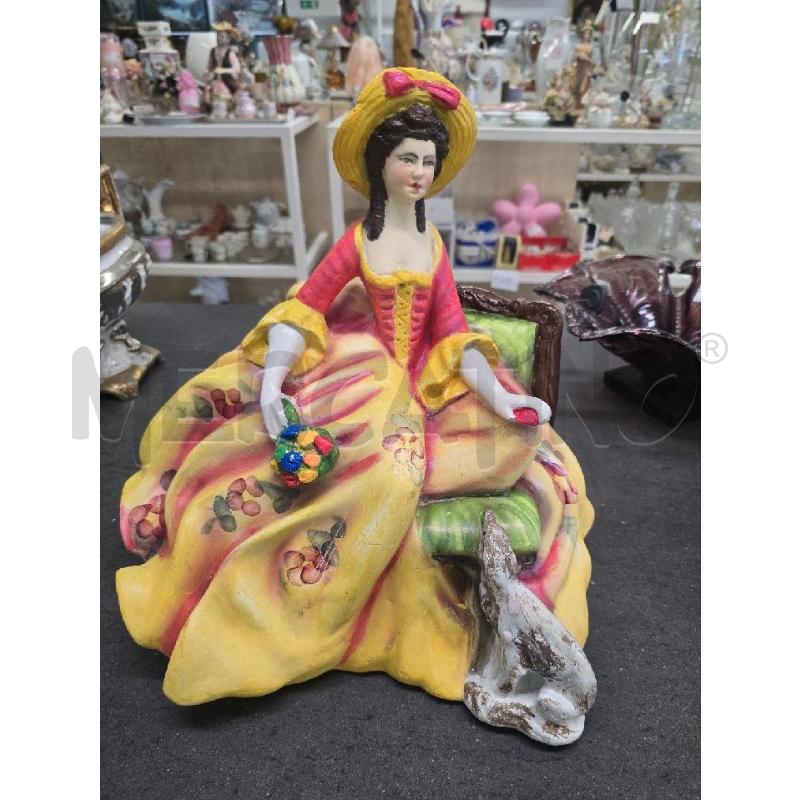 STATUA GRANDE DAMA GIALLO FRUTTA POLTRONA | Mercatino dell'Usato Acerra 1