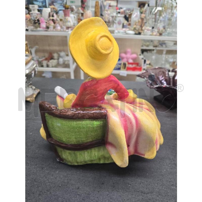 STATUA GRANDE DAMA GIALLO FRUTTA POLTRONA | Mercatino dell'Usato Acerra 3