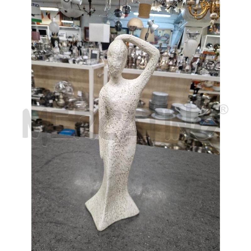 STATUA NAZARENO PICCHIOTTI PERSONA MANO SULLA TESTA | Mercatino dell'Usato Acerra 1