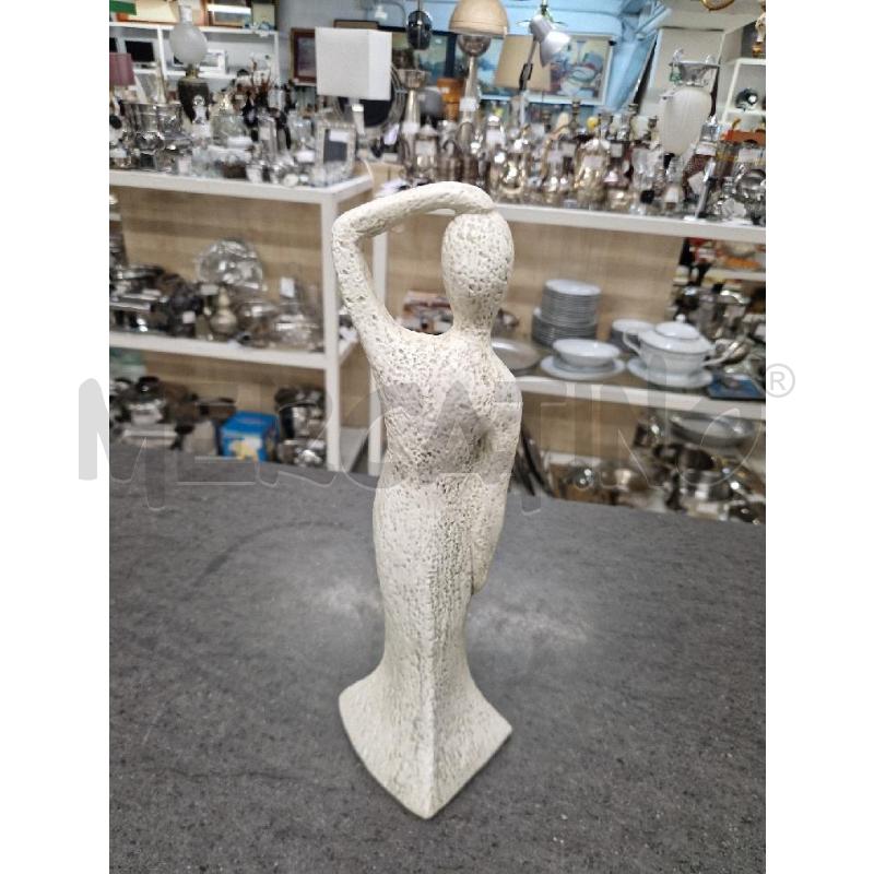 STATUA NAZARENO PICCHIOTTI PERSONA MANO SULLA TESTA | Mercatino dell'Usato Acerra 2