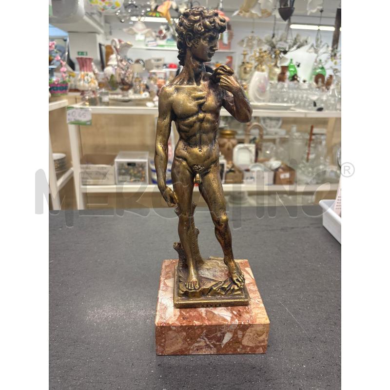 STATUA UOMO DORATO BASE QUADRATA | Mercatino dell'Usato Acerra 1