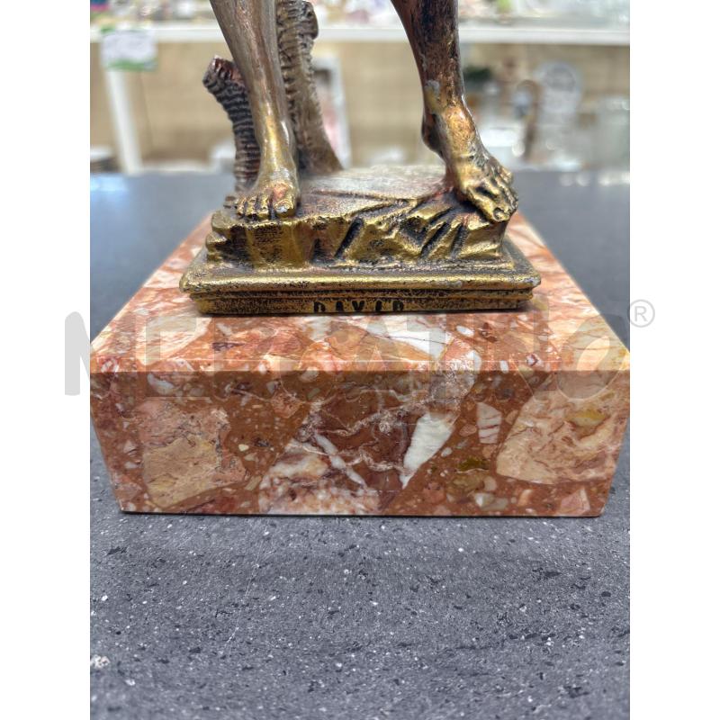 STATUA UOMO DORATO BASE QUADRATA | Mercatino dell'Usato Acerra 2