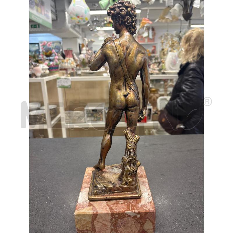STATUA UOMO DORATO BASE QUADRATA | Mercatino dell'Usato Acerra 3