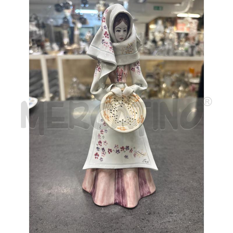 STATUETTA DONNA VESTITO BIANCO ROSA PIATTO | Mercatino dell'Usato Acerra 1