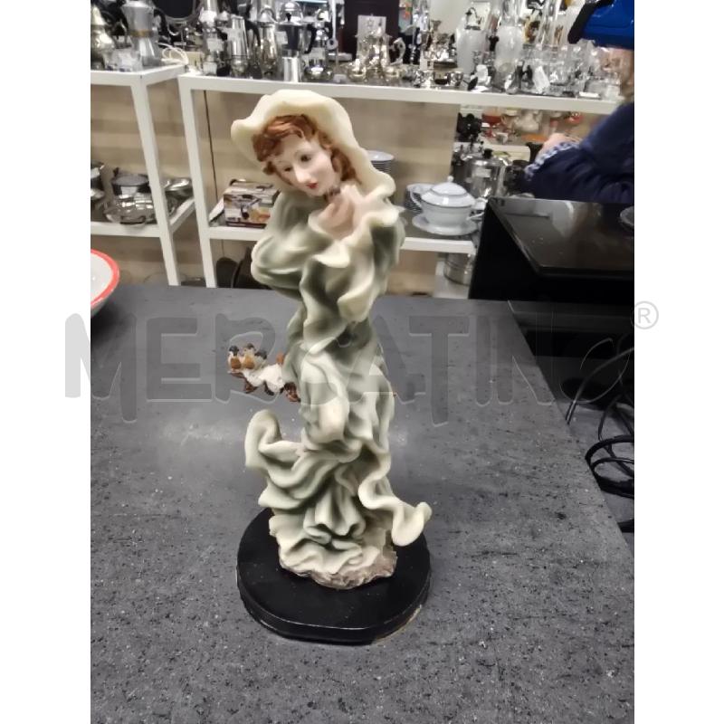 STATUETTA DONNA VESTITO VERDE  | Mercatino dell'Usato Acerra 1