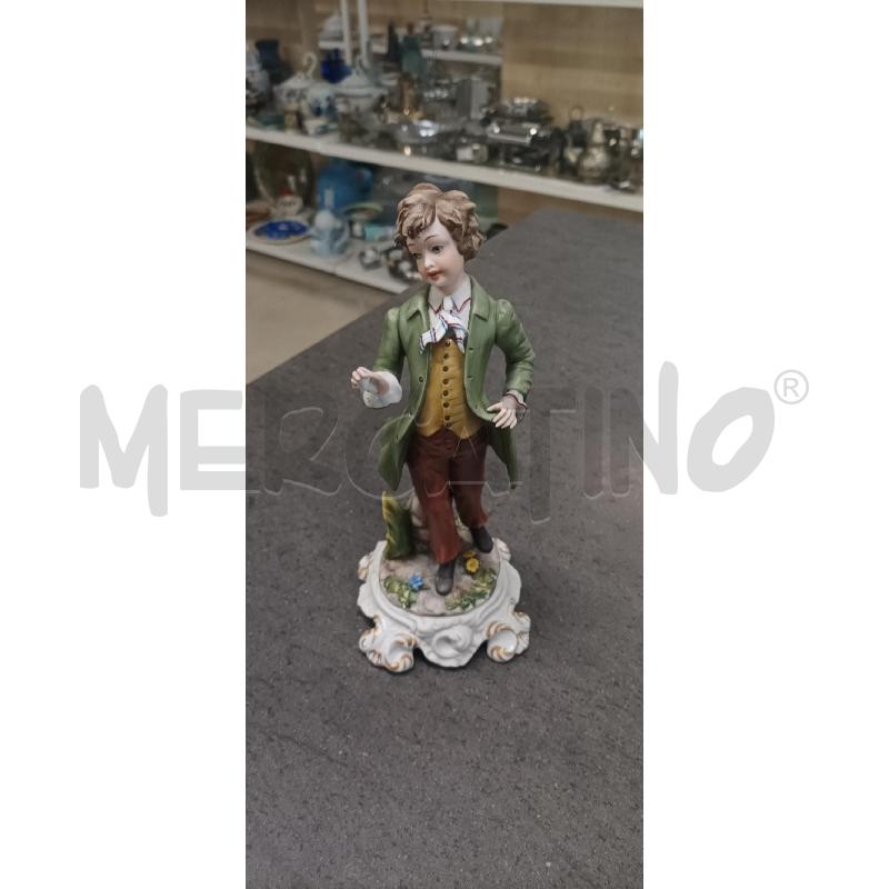 STATUETTA NOBILE CAPPOTTO VERDE | Mercatino dell'Usato Acerra 1