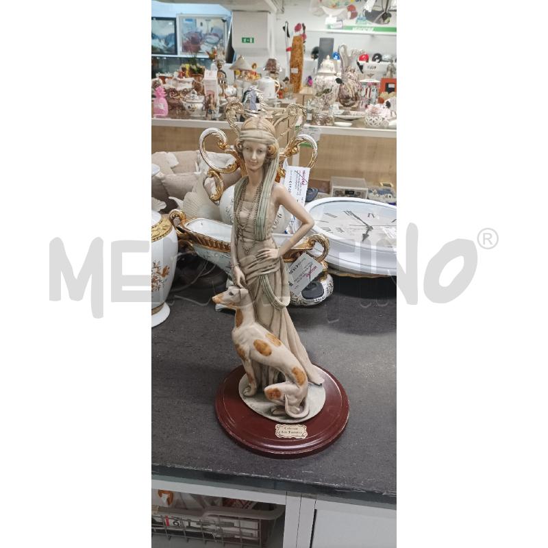 STATUINA DONNA CON CANE  | Mercatino dell'Usato Acerra 1