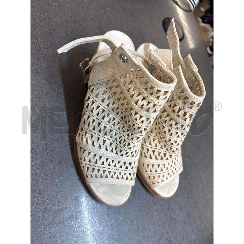 STIVALETTI DONNA XTI BEIGE TRAFORATO CON TACCO | Mercatino dell'Usato Acerra 1
