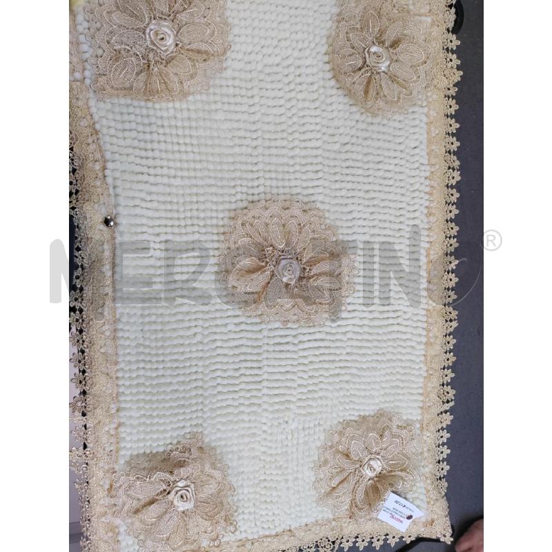 TAPPETO BIANCO MERLETTO A FIORE BEIGE | Mercatino dell'Usato Acerra 1