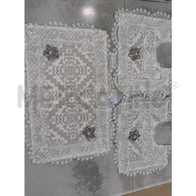 TAPPETO TRIS BAGNO BEIGE CON FIORI PIZZO | Mercatino dell'Usato Acerra 2