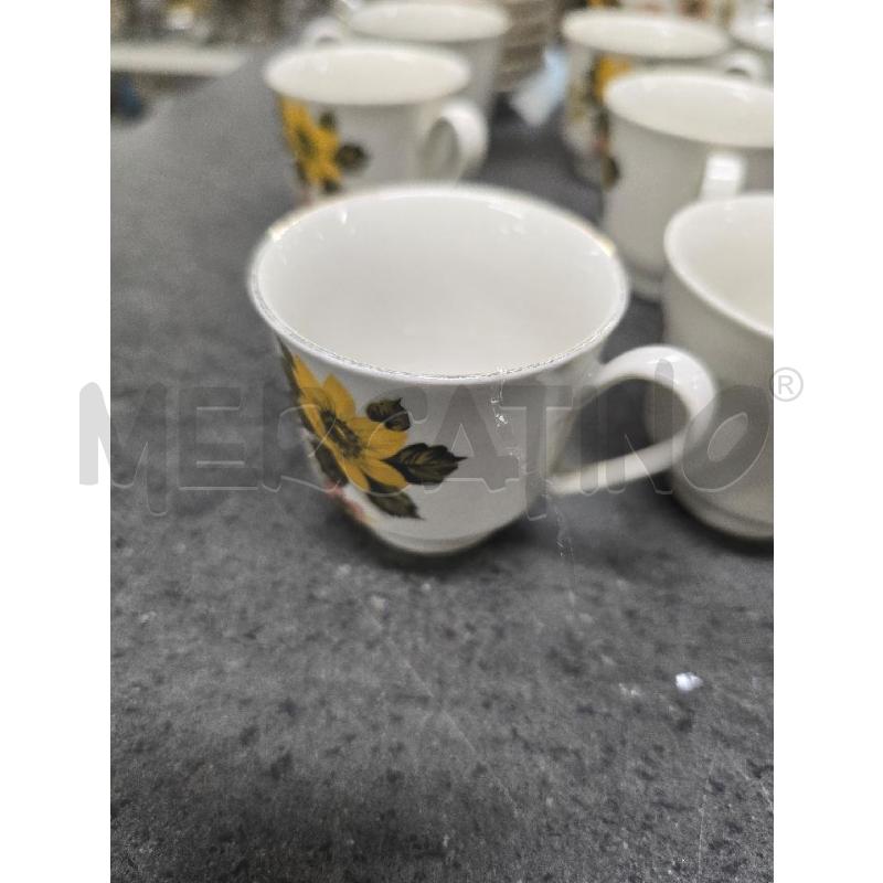 TAZZE PZ. 8+PIATT+ZUCCH+LATT+CAFF BIANCA FIORI | Mercatino dell'Usato Acerra 2