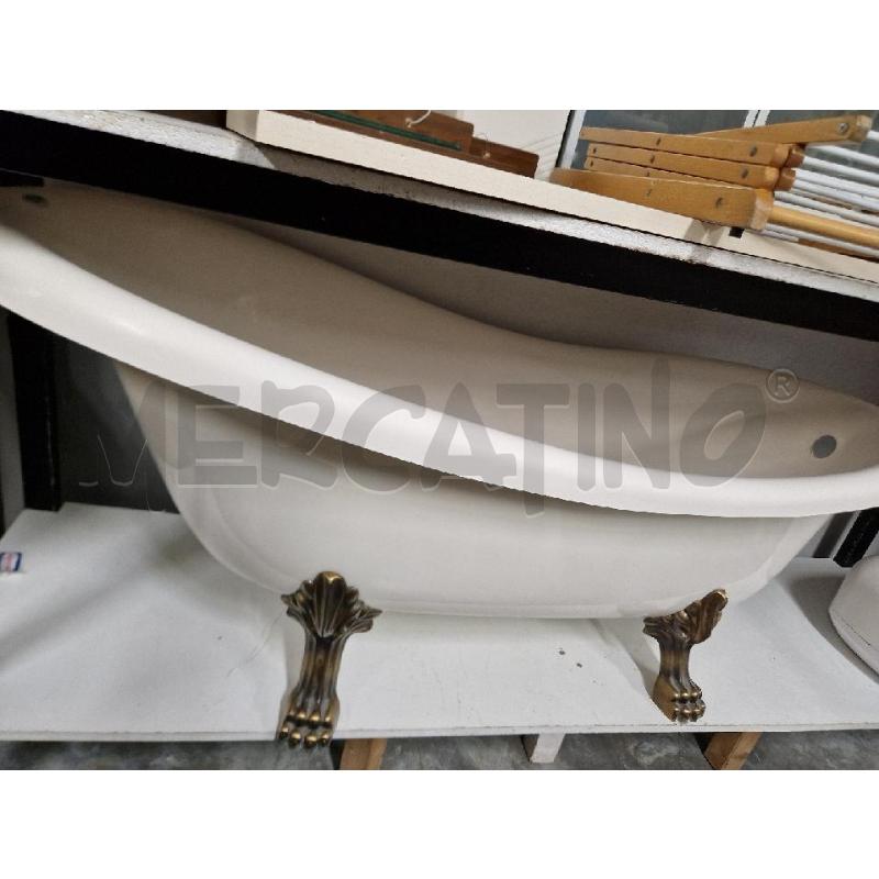 VASCA BIANCO PIEDI LEONE DORATO COMPLETA DI FONTANA TUBI | Mercatino dell'Usato Acerra 1
