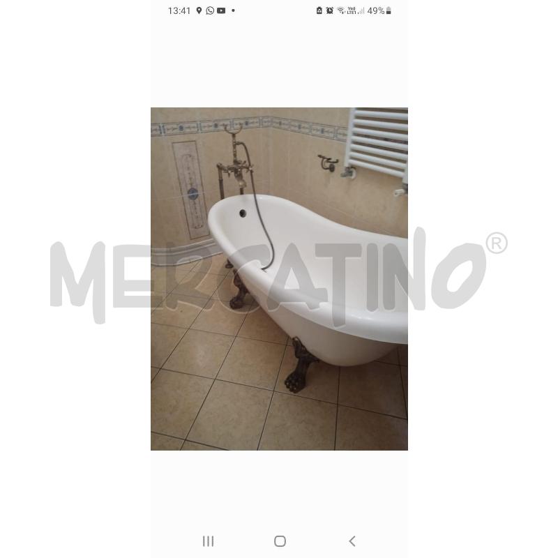 VASCA BIANCO PIEDI LEONE DORATO COMPLETA DI FONTANA TUBI | Mercatino dell'Usato Acerra 2