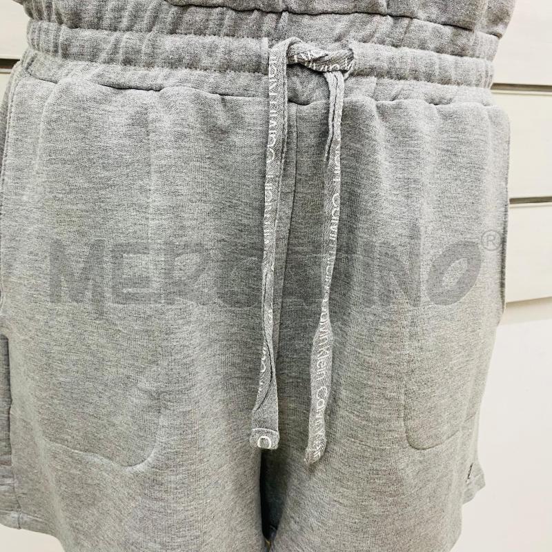 ABITO DONNA CALVIN KLEIN FELPATA SCOLLO V PANTALONCINO GRIGIA | Mercatino dell'Usato Lago patria - giugliano in c. 3