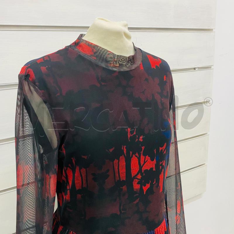 ABITO DONNA DESIGUAL NERO DISEGNI ROSSI MANICHE RETE PLISSETTE | Mercatino dell'Usato Lago patria - giugliano in c. 2