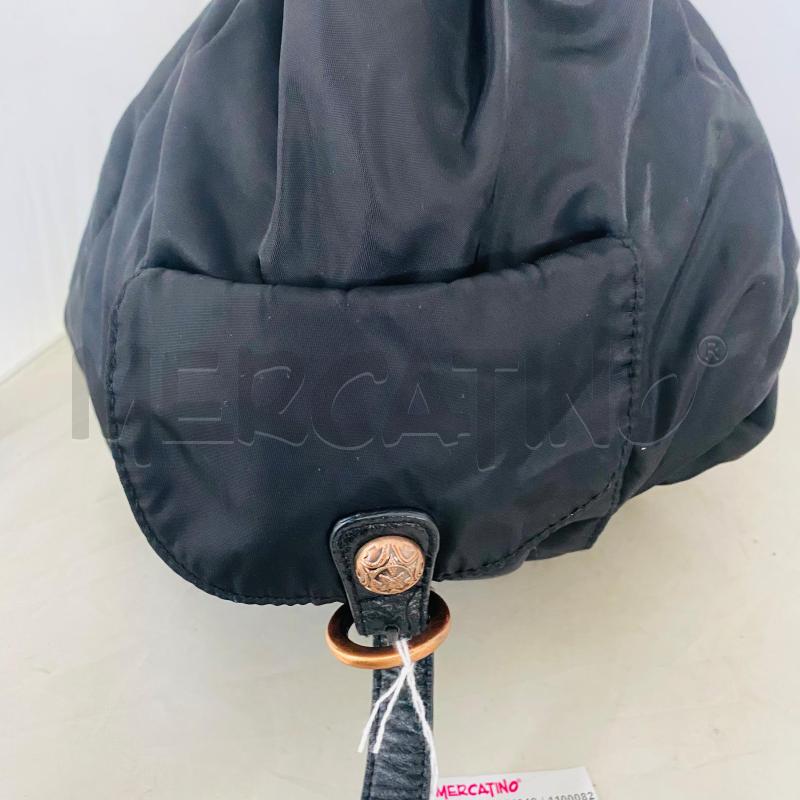 BORSA DONNA BENETTON NERO TESSUTO DUE MANICI  | Mercatino dell'Usato Lago patria - giugliano in c. 4