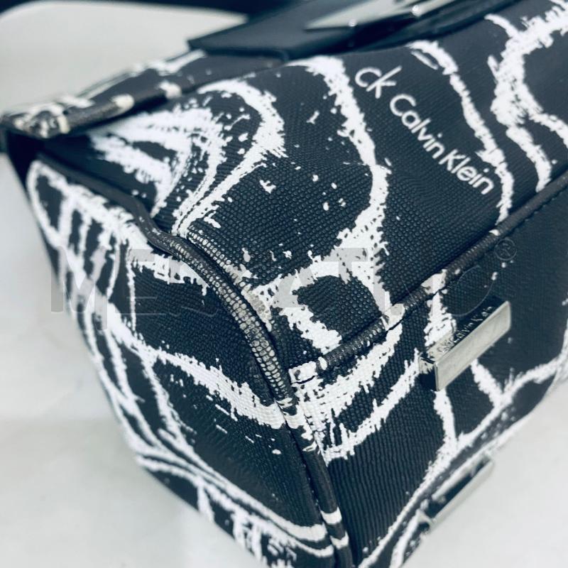 BORSA DONNA CALVIN KLEIN A MANO BIANCA E NERA | Mercatino dell'Usato Lago patria - giugliano in c. 4