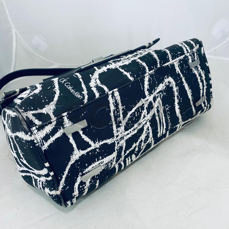 BORSA DONNA CALVIN KLEIN A MANO BIANCA E NERA | Mercatino dell'Usato Lago patria - giugliano in c. 5
