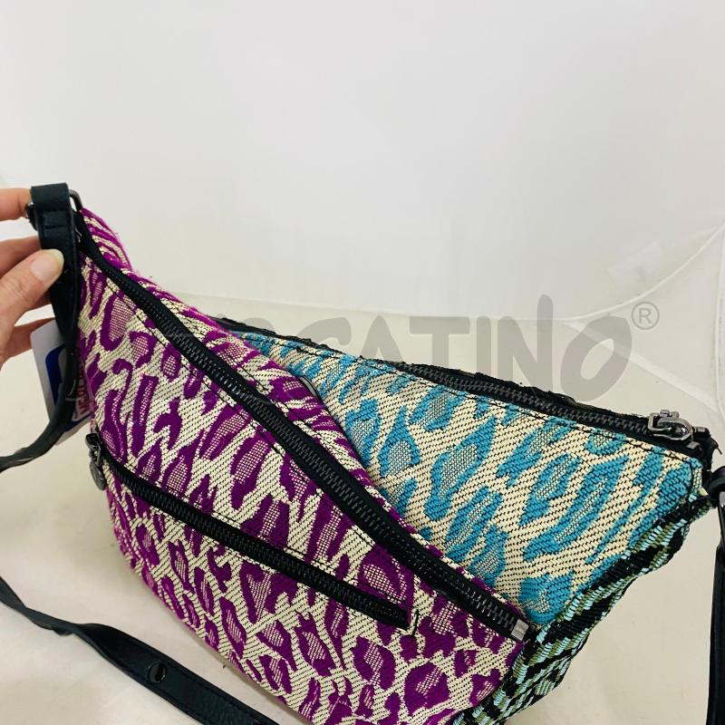 BORSA DONNA DESIGUAL LAVORATA NERA CON FARFALLE TESSUTO  | Mercatino dell'Usato Lago patria - giugliano in c. 3