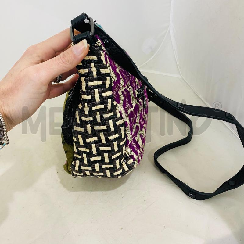 BORSA DONNA DESIGUAL LAVORATA NERA CON FARFALLE TESSUTO  | Mercatino dell'Usato Lago patria - giugliano in c. 4