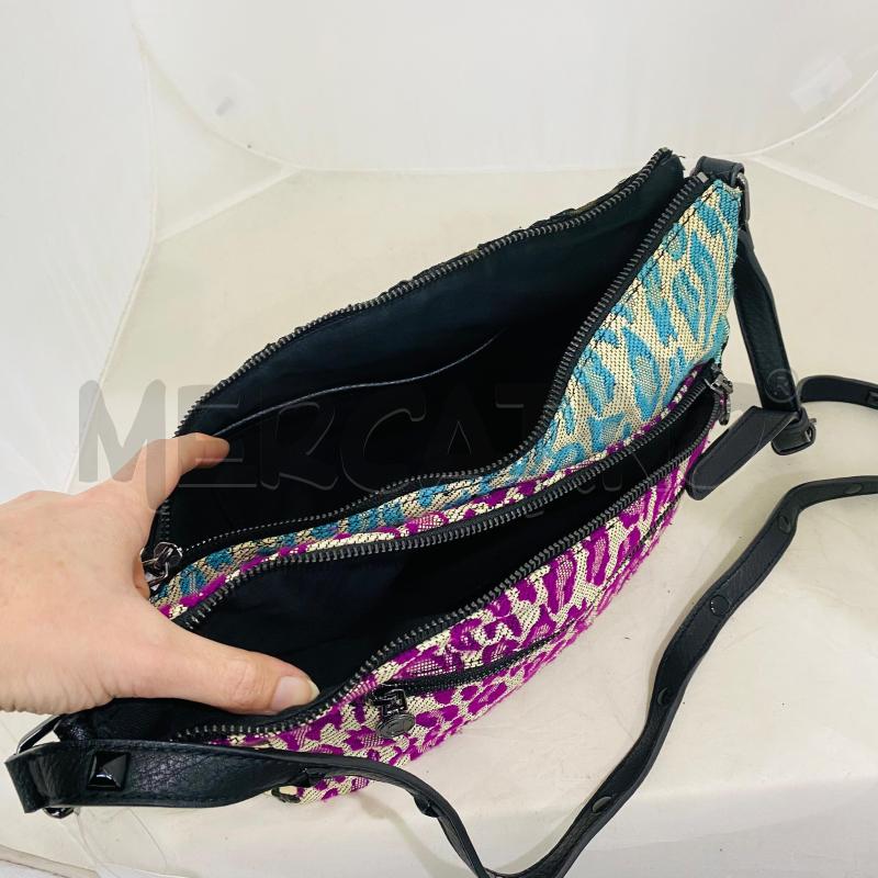 BORSA DONNA DESIGUAL LAVORATA NERA CON FARFALLE TESSUTO  | Mercatino dell'Usato Lago patria - giugliano in c. 5