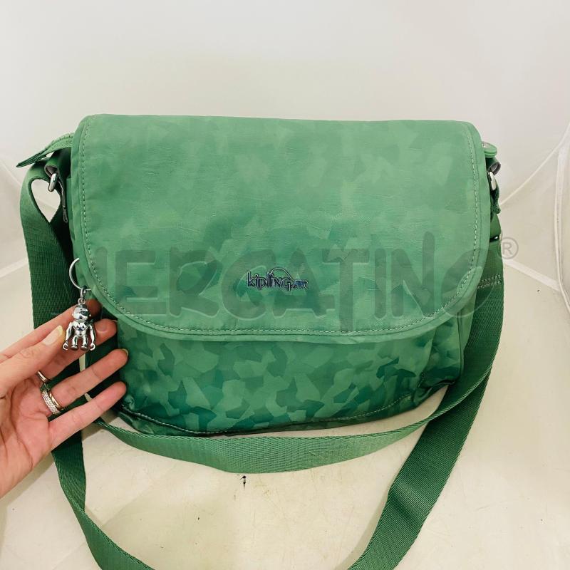 BORSA DONNA KIPLING VERDE TESSUTO TRACOLLA CON ACCESSORIO | Mercatino dell'Usato Lago patria - giugliano in c. 1