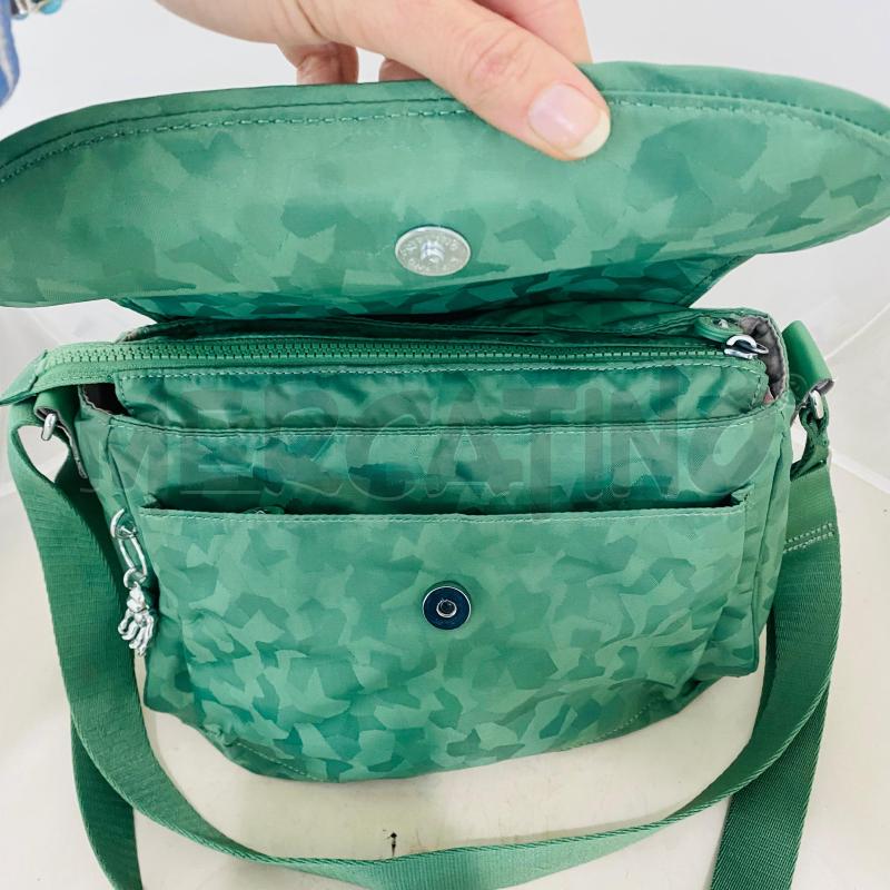 BORSA DONNA KIPLING VERDE TESSUTO TRACOLLA CON ACCESSORIO | Mercatino dell'Usato Lago patria - giugliano in c. 4