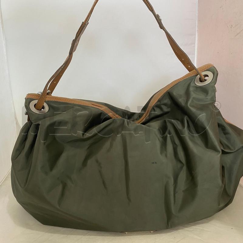 BORSA DONNA MAXMARA WEEKEND NYLON VERDE OLIVA CON MANICO PICCOLA MACCHIA SUL TESSUTO  | Mercatino dell'Usato Lago patria - giugliano in c. 1