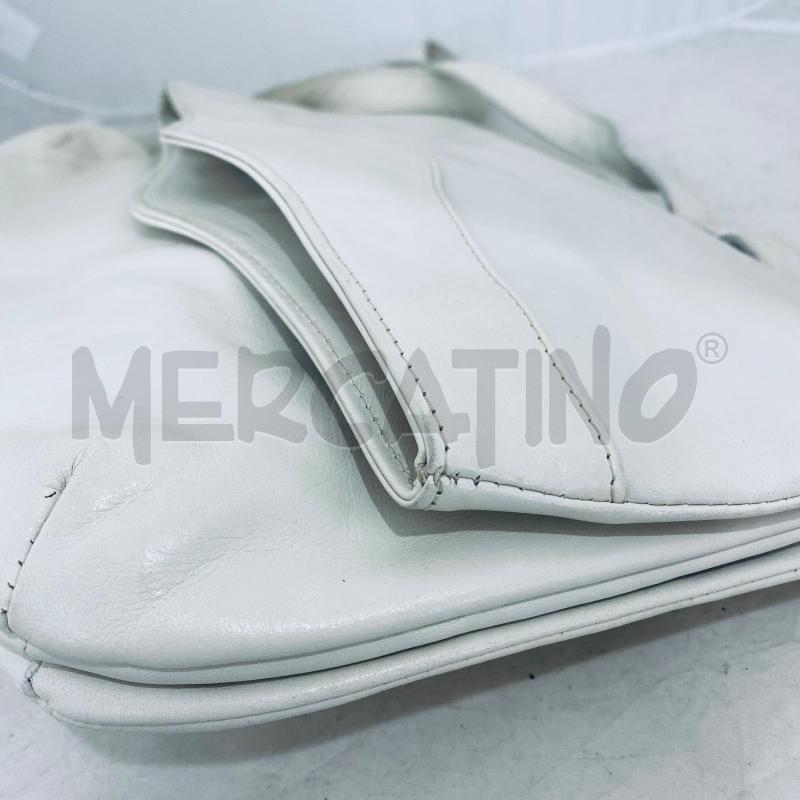 BORSA DONNA PELLE BIANCO SPORCO CHIUSURA CLIP CERNIERA INTERNA  | Mercatino dell'Usato Lago patria - giugliano in c. 4