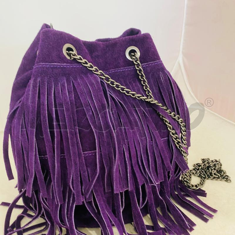 BORSA DONNA PELLE VIOLA A SACCO FRANGE CATENA | Mercatino dell'Usato Lago patria - giugliano in c. 2