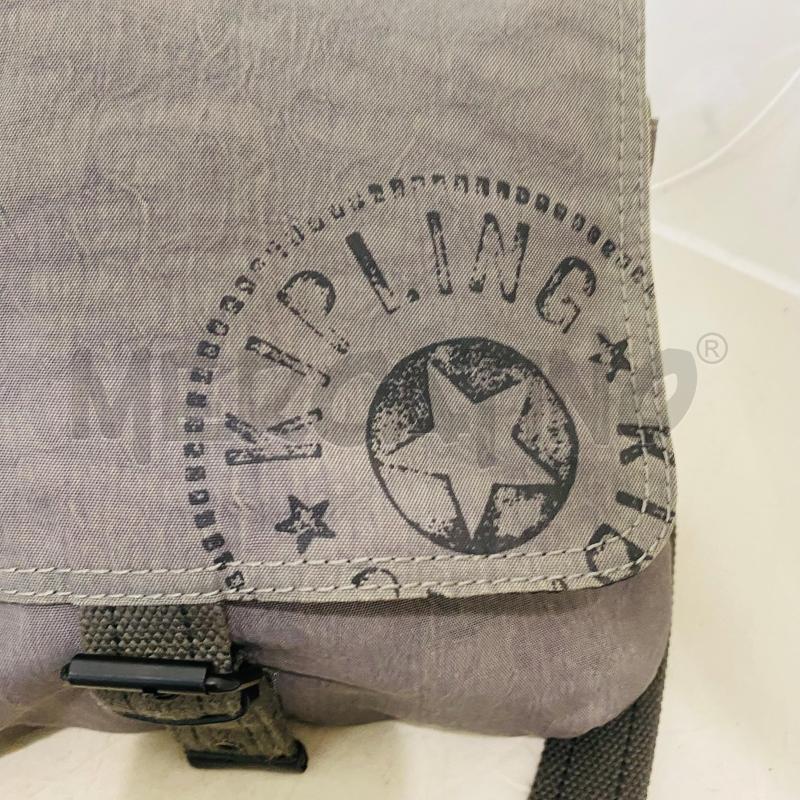 BORSA KILPLING TESSUTO TORTORA TRACOLLA GRIGIO CON ACCESSORIO  | Mercatino dell'Usato Lago patria - giugliano in c. 2