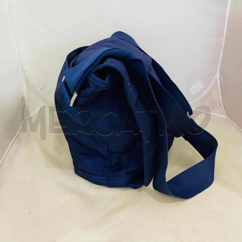 BORSA UOMO KWAY BLU TELA CON TRACOLLA | Mercatino dell'Usato Lago patria - giugliano in c. 3