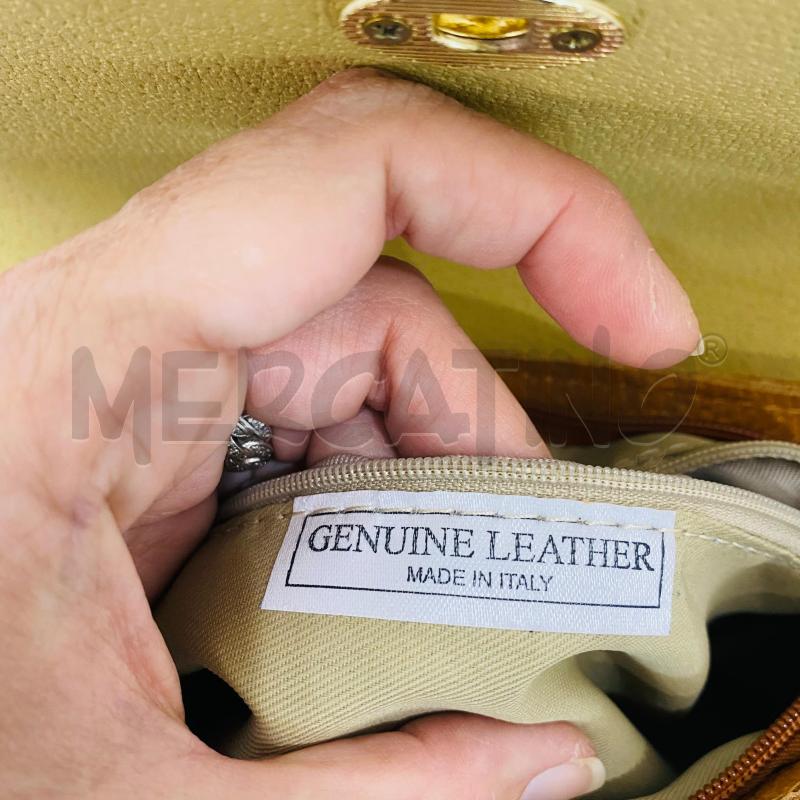 BORSETTA DONNA BISCOTTO PELLE BATTUTA CON APE  | Mercatino dell'Usato Lago patria - giugliano in c. 5