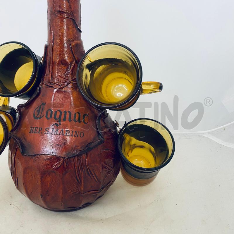 BOTTIGLIA RIVESTITA CUOIO 4 BICCHIERINI COGNAC REP.SAN MARINO | Mercatino dell'Usato Lago patria - giugliano in c. 2