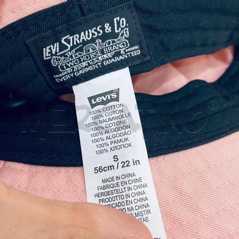 CAPPELLO DONNA LEVI'S ROSA  | Mercatino dell'Usato Lago patria - giugliano in c. 2