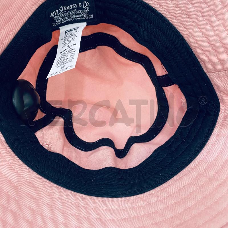 CAPPELLO DONNA LEVI'S ROSA  | Mercatino dell'Usato Lago patria - giugliano in c. 5