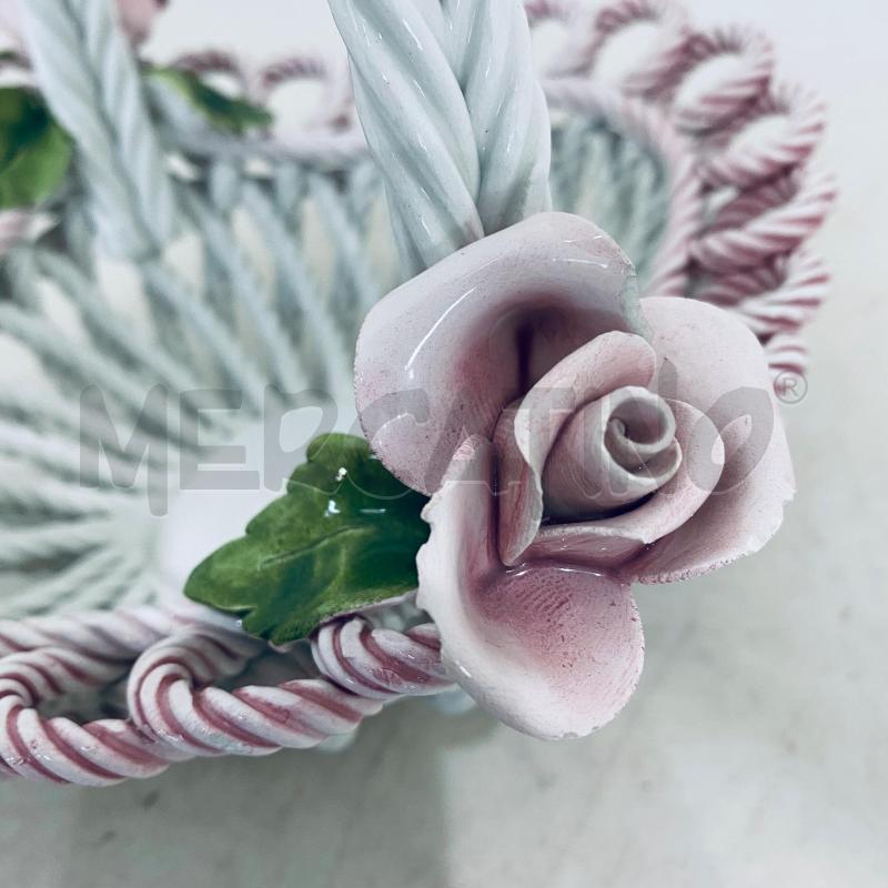 CESTINO INTRECCIATO CON MANICO E ROSELLINE ROSA | Mercatino dell'Usato Lago patria - giugliano in c. 3