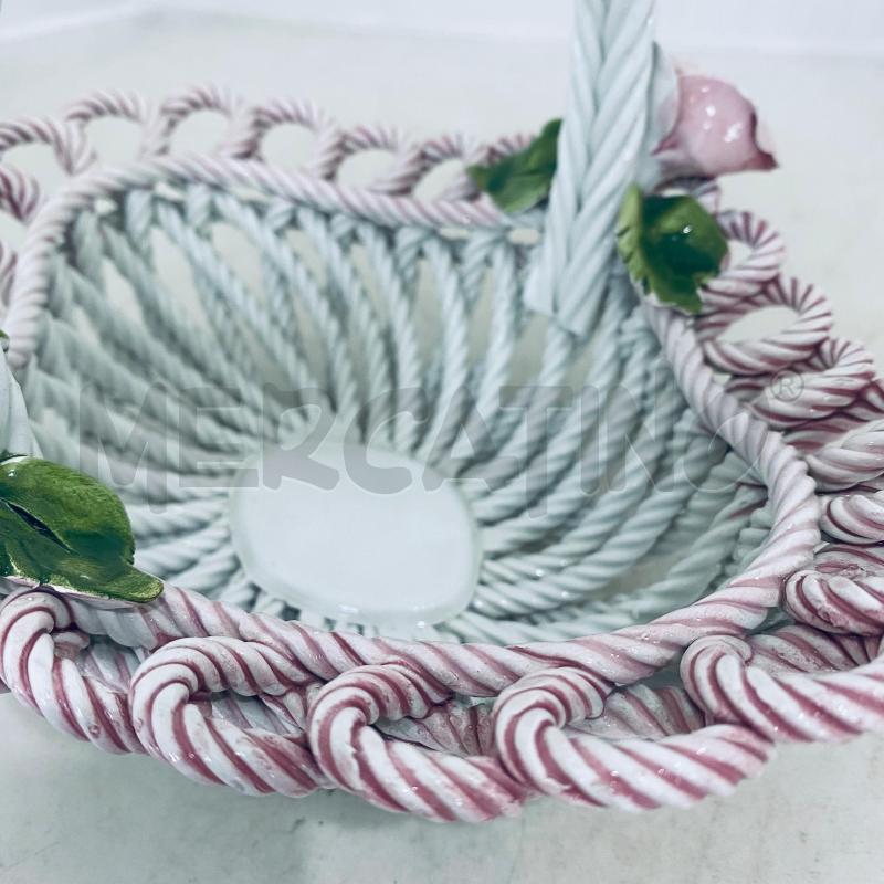CESTINO INTRECCIATO CON MANICO E ROSELLINE ROSA | Mercatino dell'Usato Lago patria - giugliano in c. 4