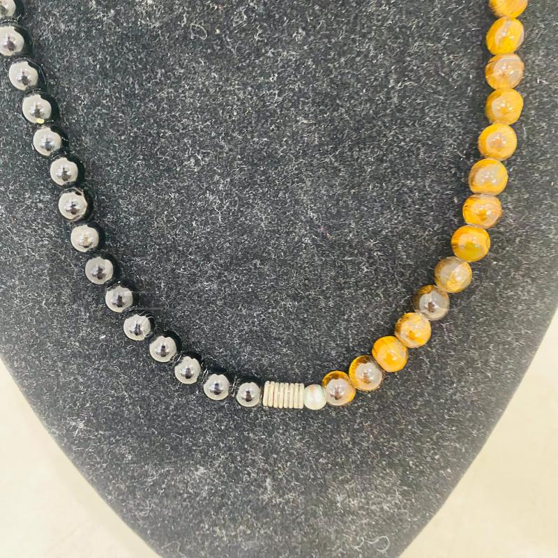 COLLANA UOMO METÀ OCCHIO DI TIGRE METÀ ONICE NERA | Mercatino dell'Usato Lago patria - giugliano in c. 4