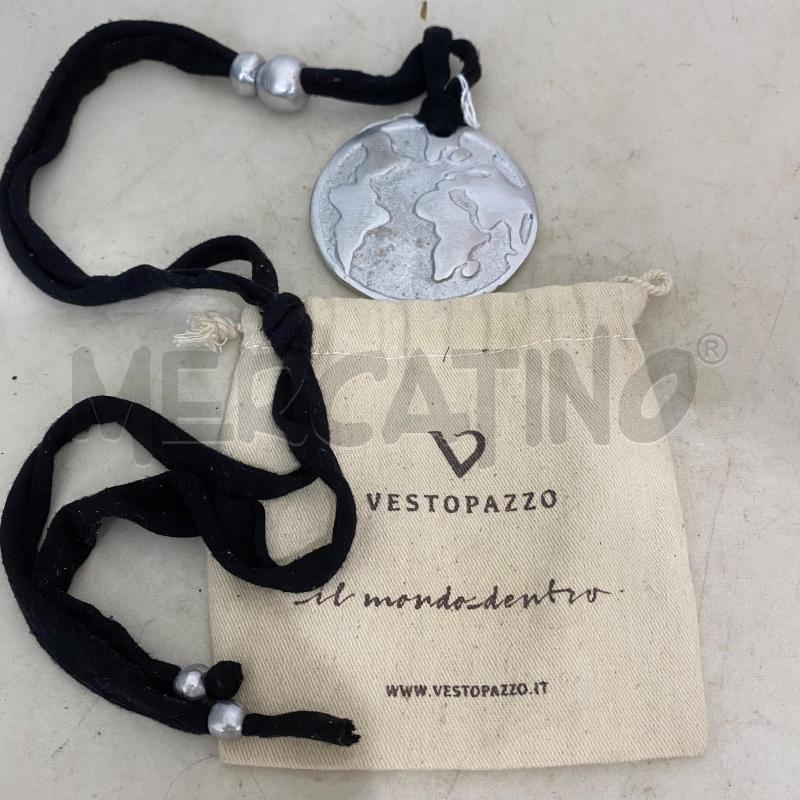 COLLANA VESTO PAZZO CIONDOLO MONDO | Mercatino dell'Usato Lago patria - giugliano in c. 1