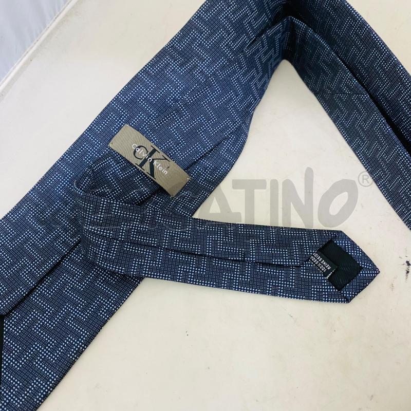 CRAVATTA CALVIN KLEIN BLU FANTASIA GEOMETRICA | Mercatino dell'Usato Lago patria - giugliano in c. 5