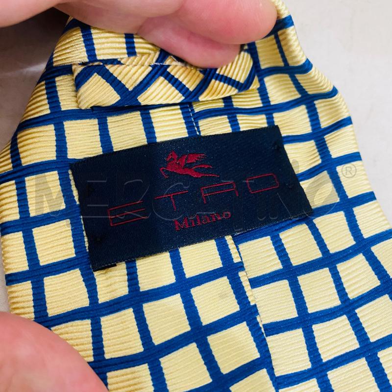 CRAVATTA ETRO QUADRO GIALLO BLU | Mercatino dell'Usato Lago patria - giugliano in c. 2